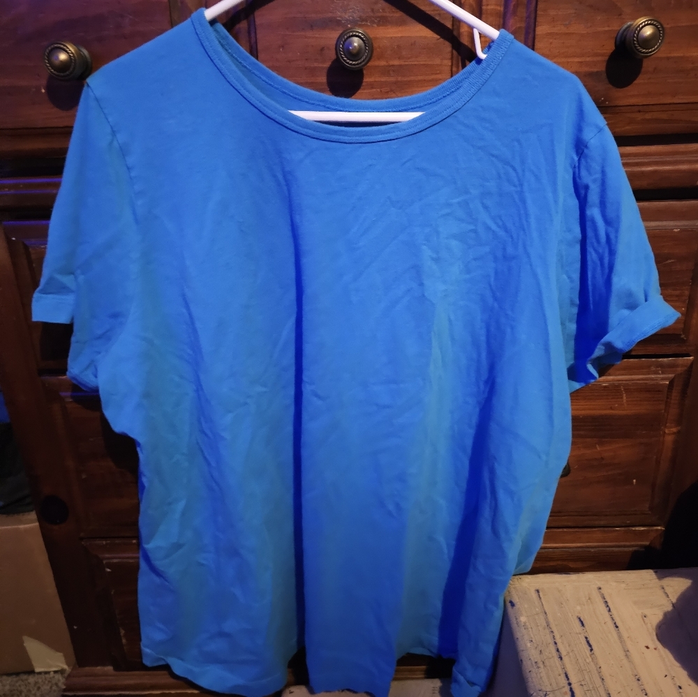 !!.          Women 2X t shirt.            Tote3W